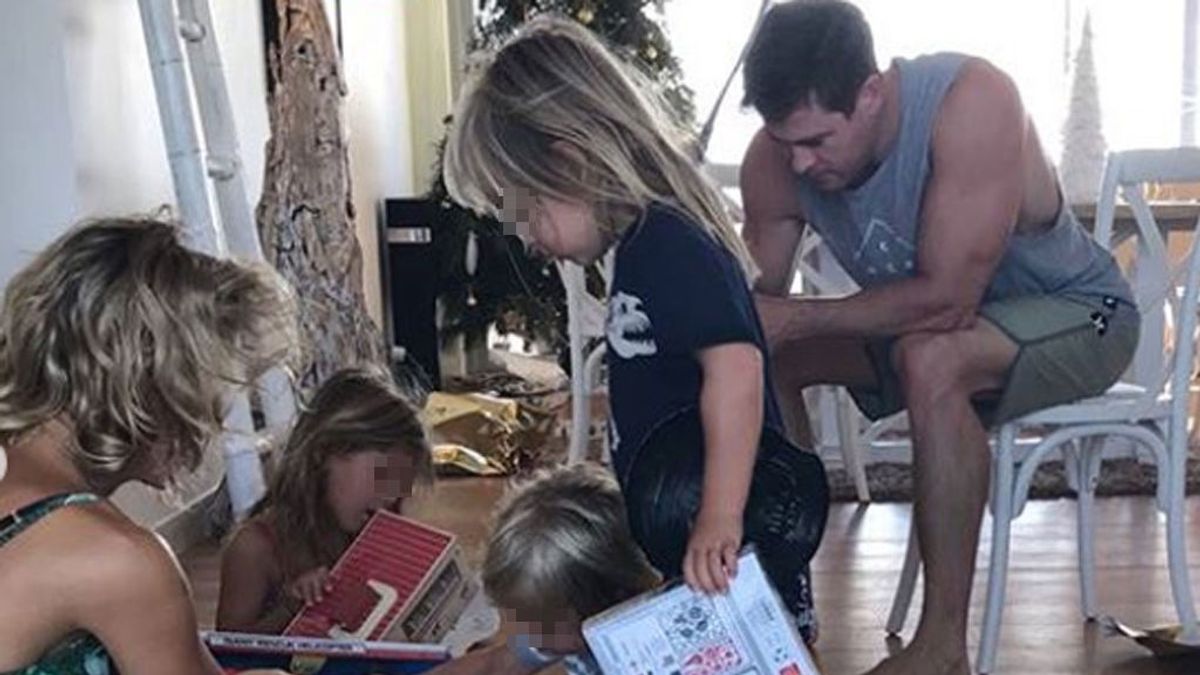 Elsa Pataky también es humana: el detalle imperfecto de su foto navideña que la hace aún más adorable