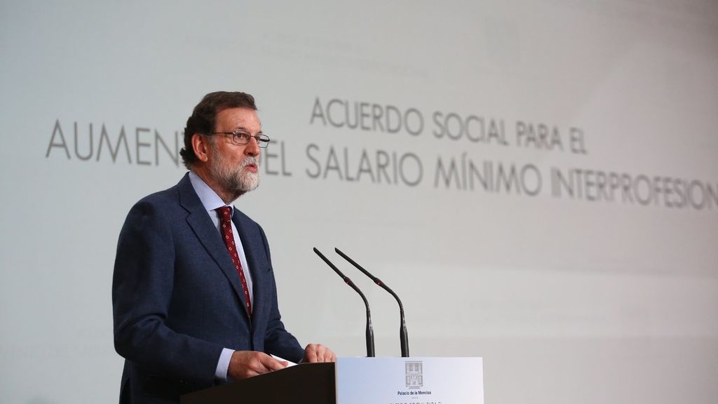Rajoy tras firmar la subida del salario mínimo: "Es un acuerdo razonable y sostenible"