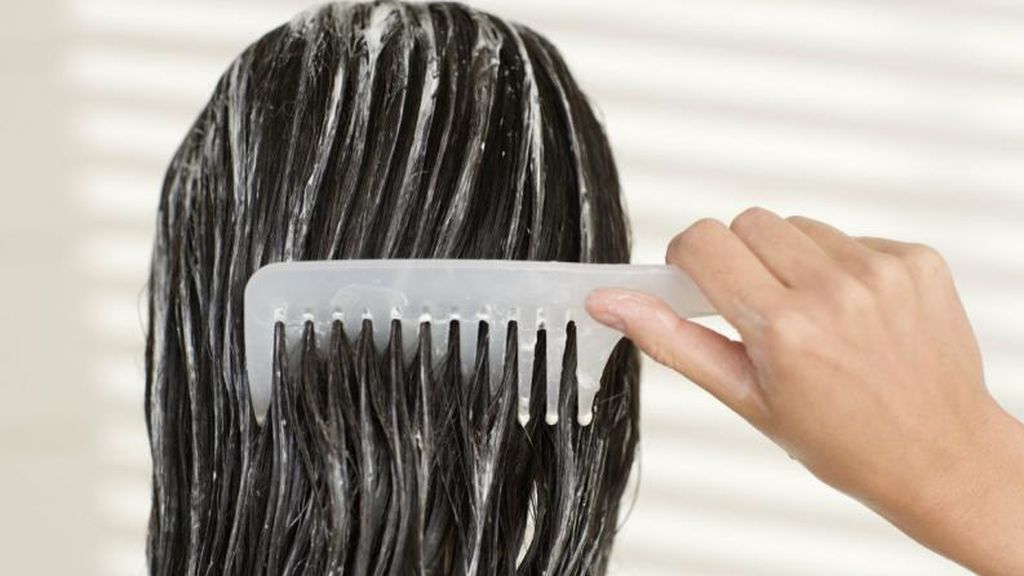 5-tips-para-aplicar-mascarillas-en-el-cabello-de-forma-facil-3