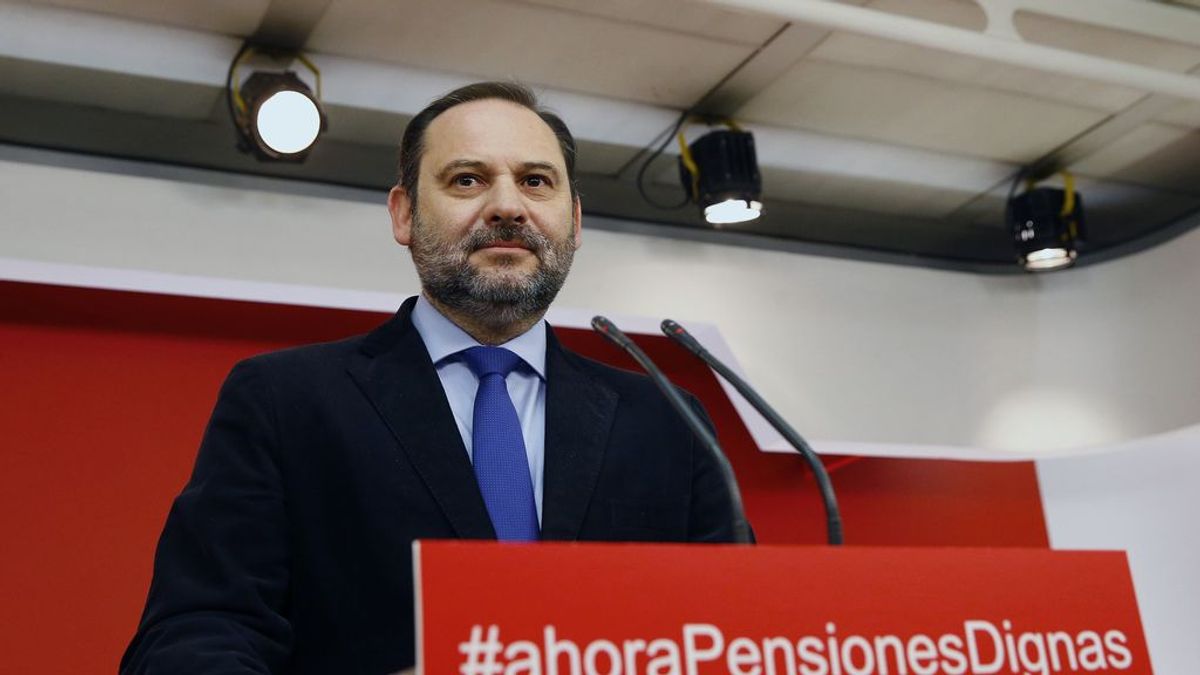 Ábalos ve "absurdo" y "propio del delirio independentista" investir a Puigdemont desde Bruselas