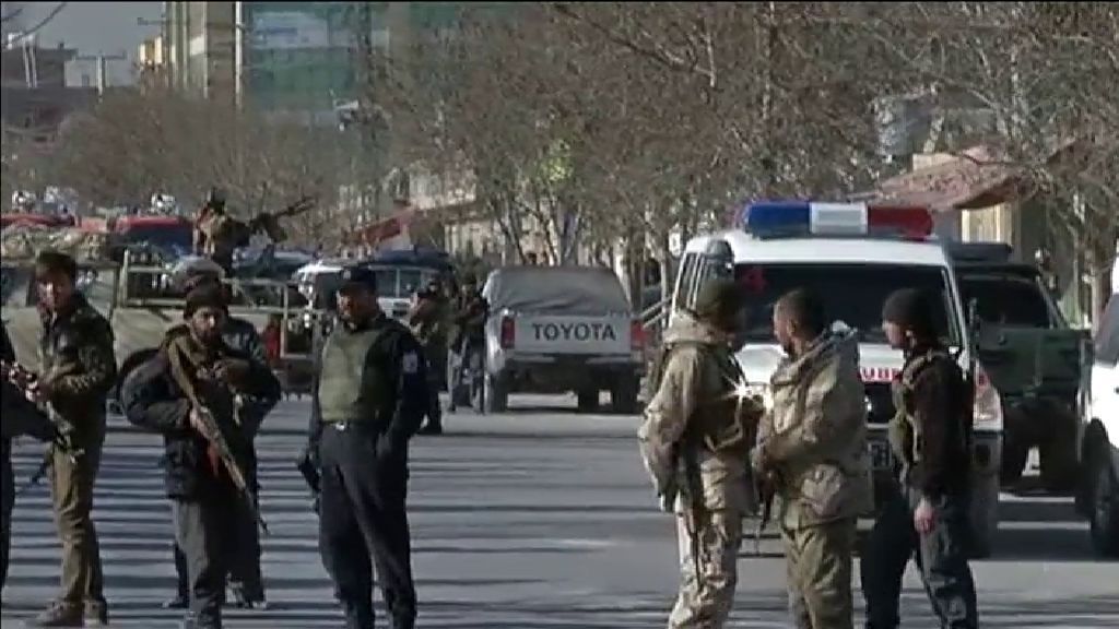 Un atentado suicida deja 40 muertos en un centro cultural de Kabul