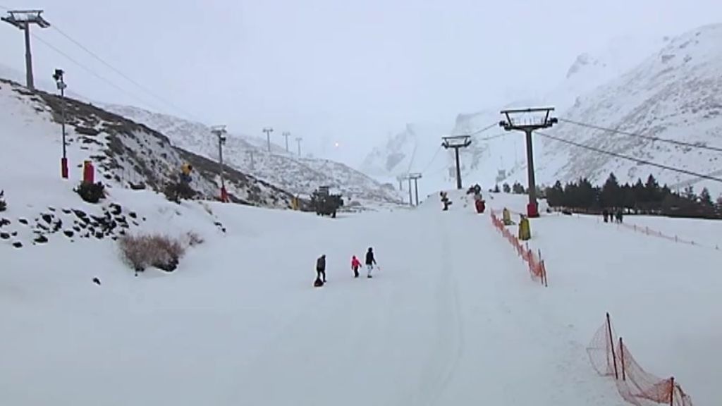 Con rachas de hasta 100 km/h: Bruno obliga a cerrar Sierra Nevada en plena temporada de esquí