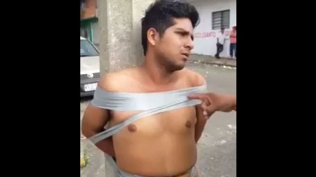Vecinos enfadados atan e intentan linchar a un delincuente que robó en sus casas en Tabasco