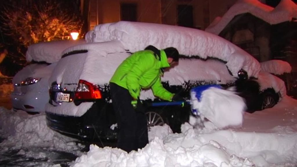 Bruno deja sepultados bajo la nieve a varios conductores en Huesca