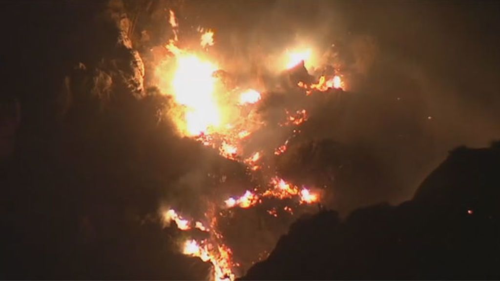 El incendio en Pollença sigue activo, pero ya no amenaza ninguna zona habitada