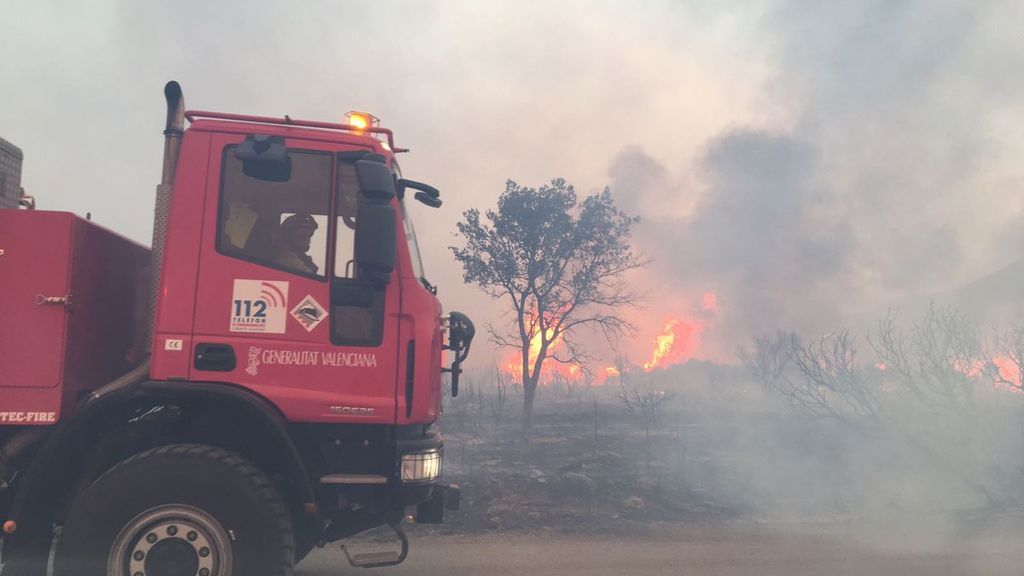 Las imágenes del incendio forestal declarado en Culla, Castellón