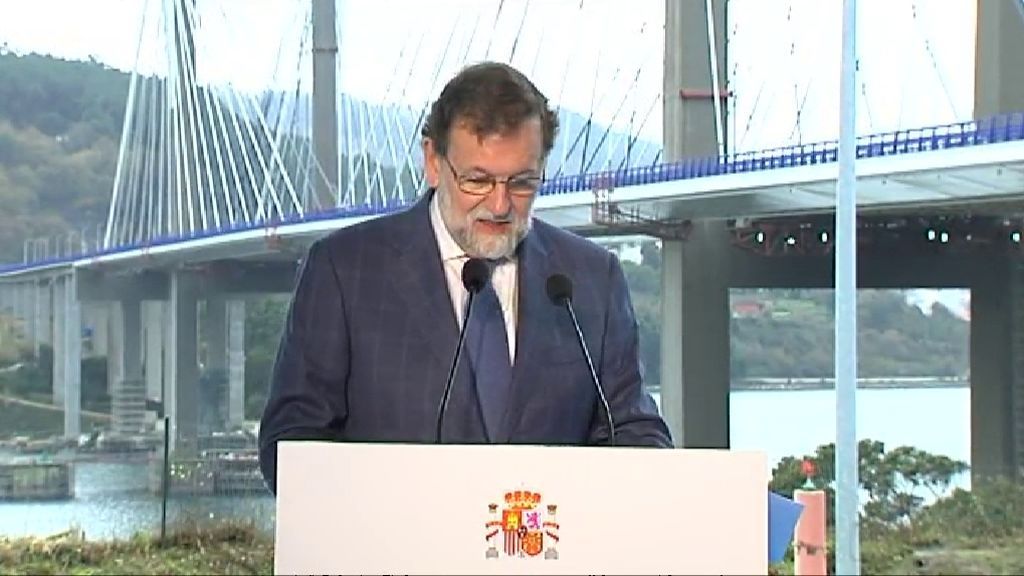 Rajoy cierra el 2017 apelando a tender "puentes que unen y no separen"