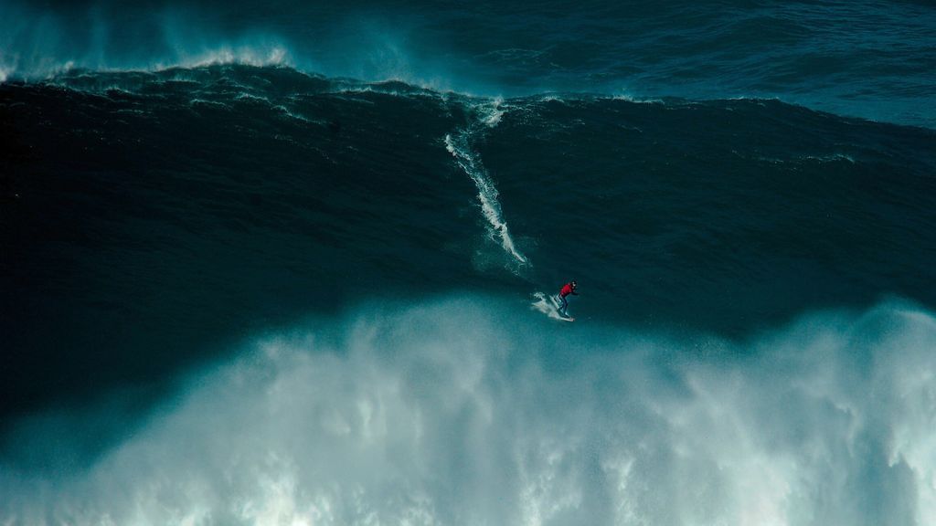 Ola gigante en Portugal