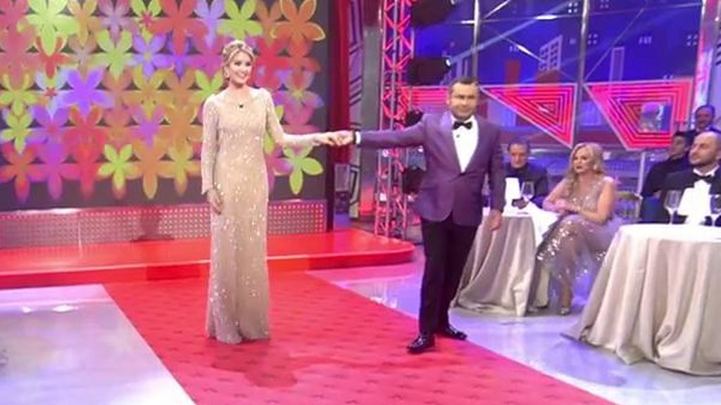 Los modelazos de Jorge Javier y los colaboradores de 'Sálvame' en las Campanadas