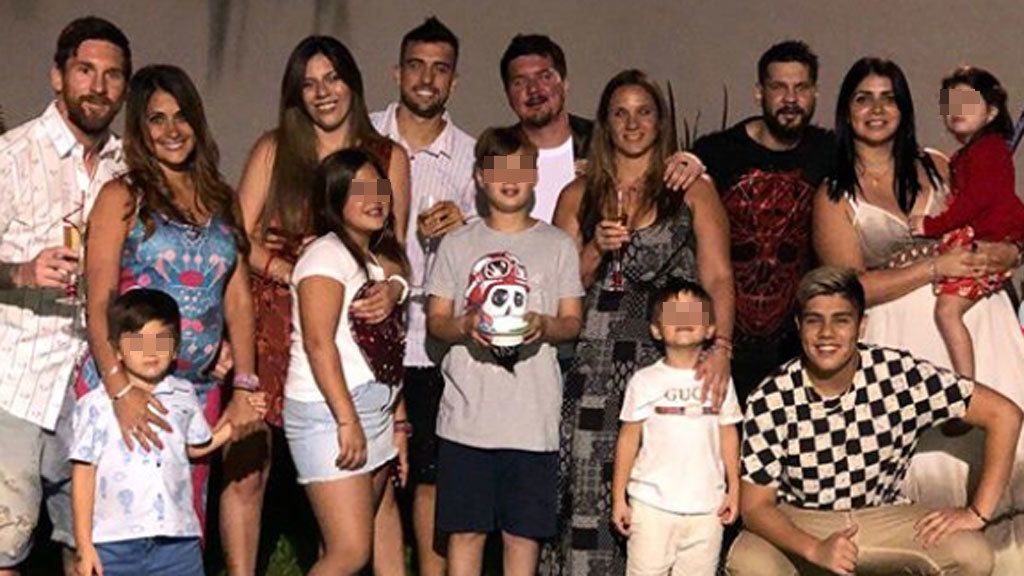 Leo Messi y Antonella Roccuzzo, embarazados y en familia
