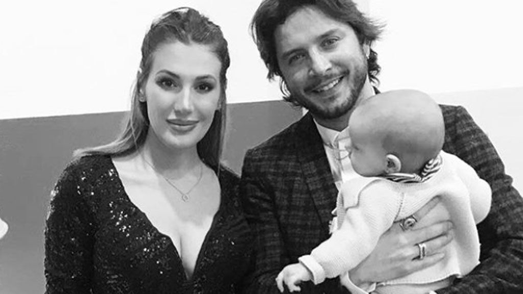 Manuel Carrasco y Almudena Navalón, primera foto en familia