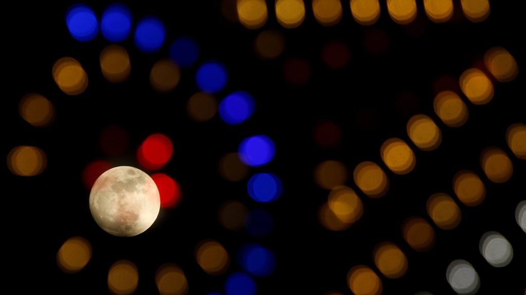 Más grande y brillante: la primera superluna del 2018, en imágenes
