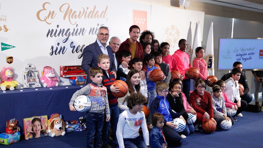 El Madrid repartió ilusión con la campaña ‘En Navidad, ningún niño sin regalo’