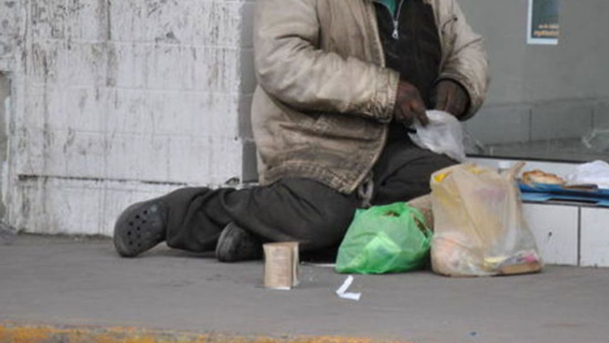 Investigan a un indigente que llevaba 18.650 euros en una bolsa de plástico  en Granada