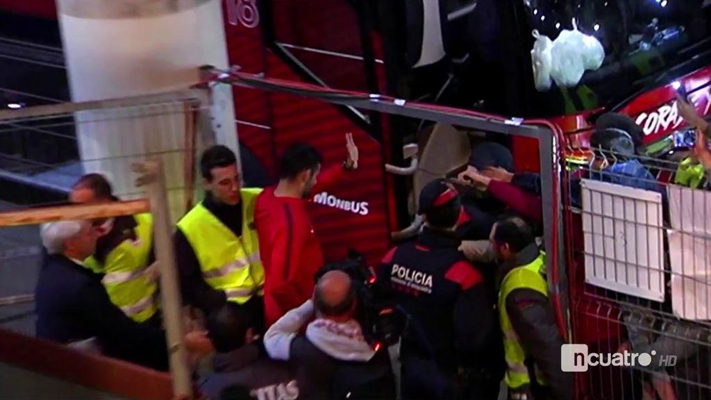 Diego Costa se marchó cojeando del estadio y tuvo dificultades para subir al autobús