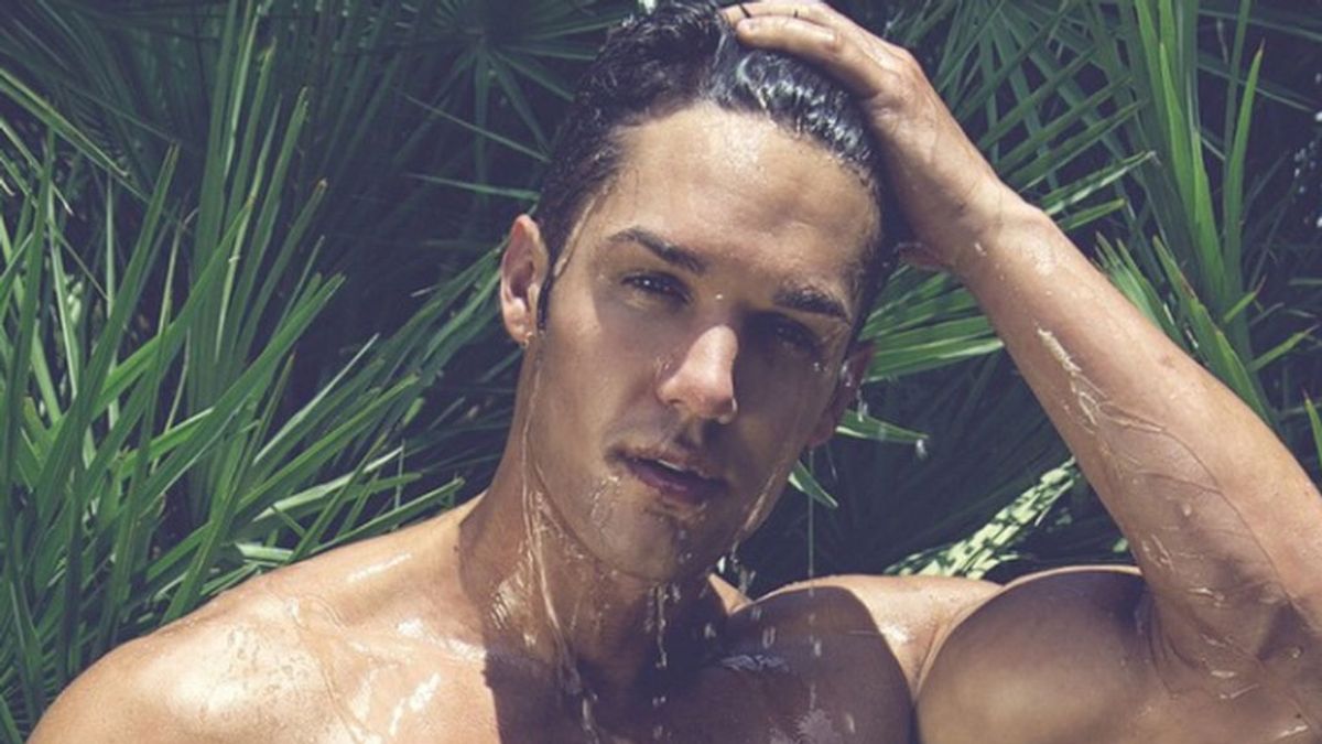 Alberto Santana 'MYHYV' nos regala por Reyes un desnudo integral en Instagram