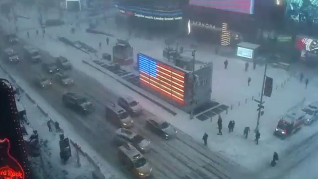 Así se cubre de nieve Times Square en un timelapse de menos de un minuto