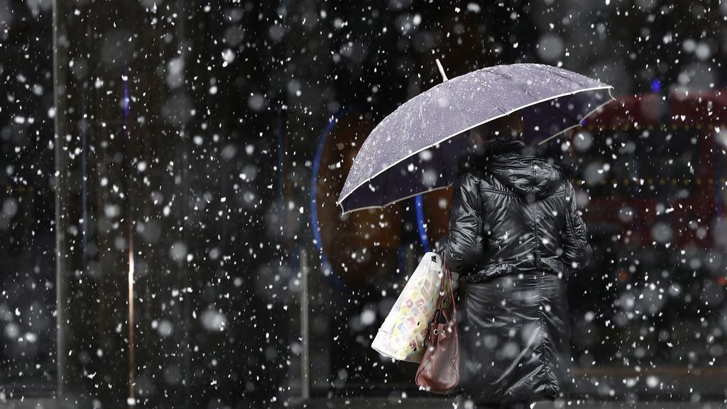 El temporal de nieve obliga a cerrar varias vías en algunas zonas de la Península