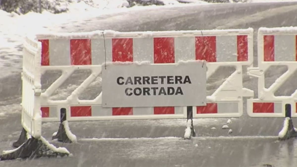 El temporal de nieve obliga a cerrar varias vías en algunas zonas de la Península