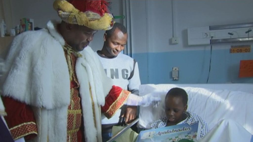 Los Reyes no han querido volver a Oriente sin dar regalos a los niños hospitalizados