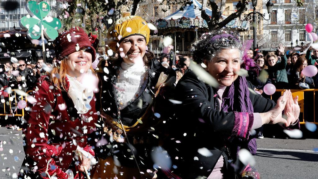 La cabalgata de las 'magas' de Valencia desfila por una sociedad igualitaria