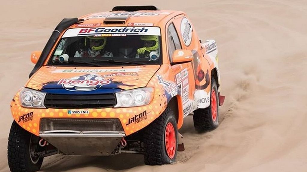 Calleja completa su primera etapa del Dakar tras retar el duro desierto de Atacama