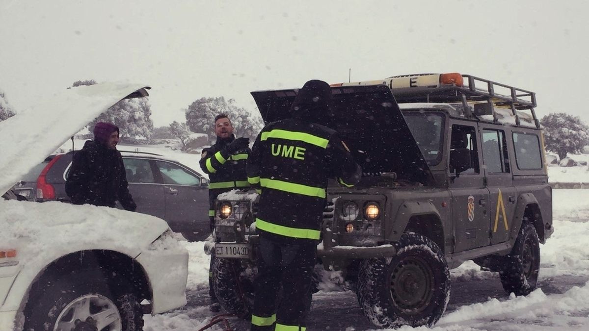 Atrapados en las carreteras españolas por el temporal de nieve