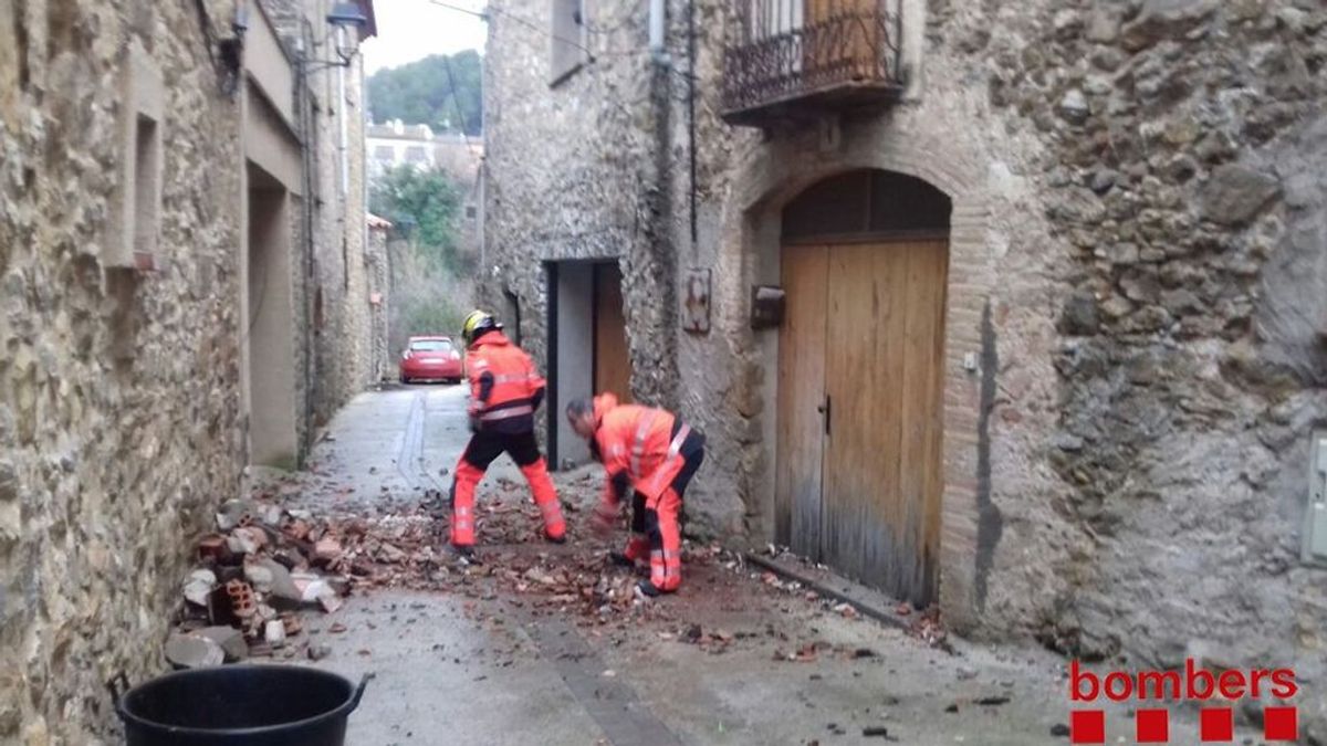 Un posible tornado causa daños materiales en Girona Un posible tornado causa daños materiales en Girona