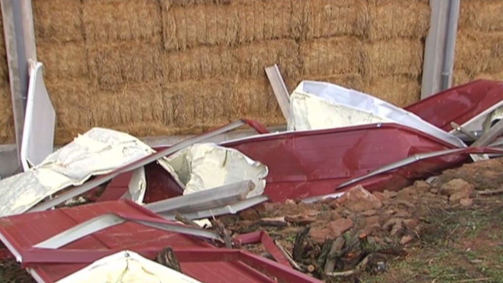 Las fuertes ráfagas de viento devastan varios pueblos de Cataluña