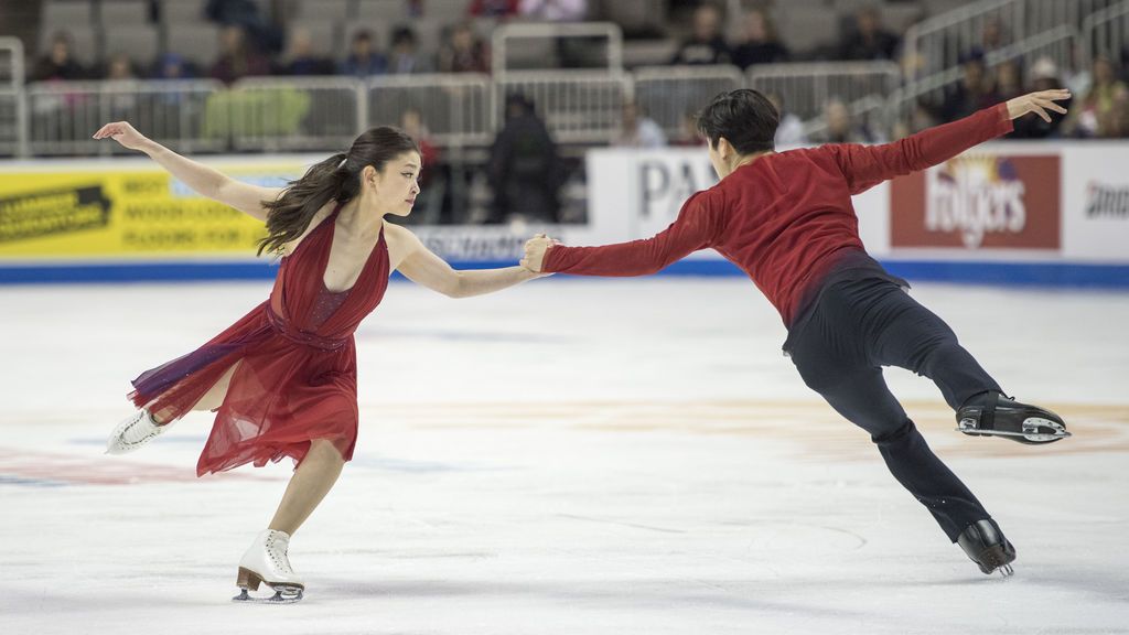 Maia Shibutani y Alex Shibutani actúan en el programa de baile sin patines durante el Campeonato de patinaje artístico de los Estados Unidos
