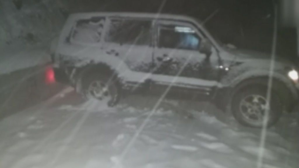 Los jóvenes que quedaron atrapados en el Angliru por el temporal de nieve denuncian el trato recibido por el 112