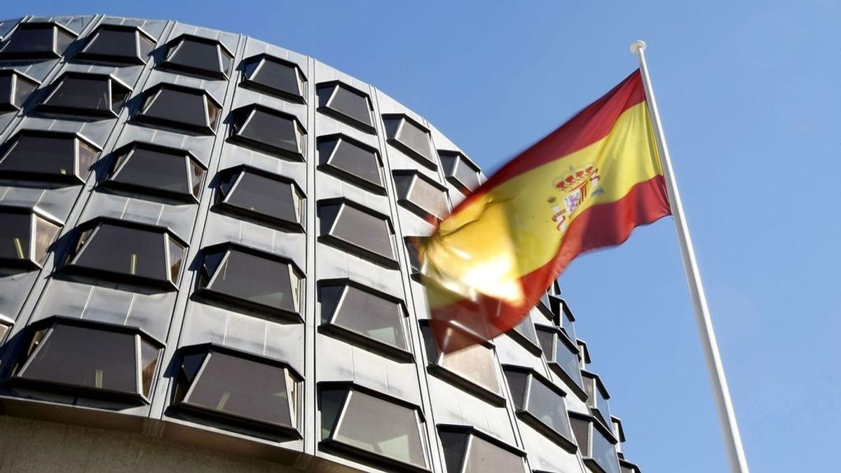 El Constitucional admite estudiar el recurso de Podemos contra el artículo 155