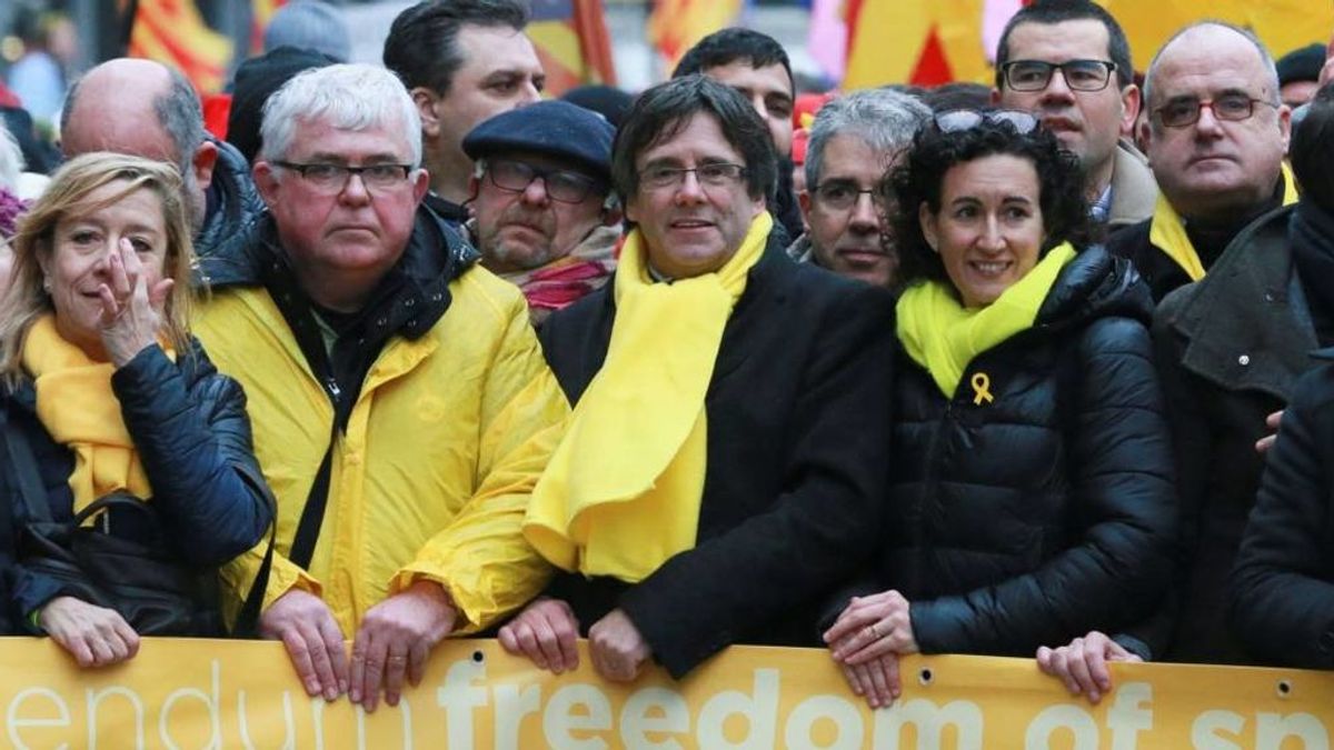Puigdemont y Rovira en una manifestación en Bruselas