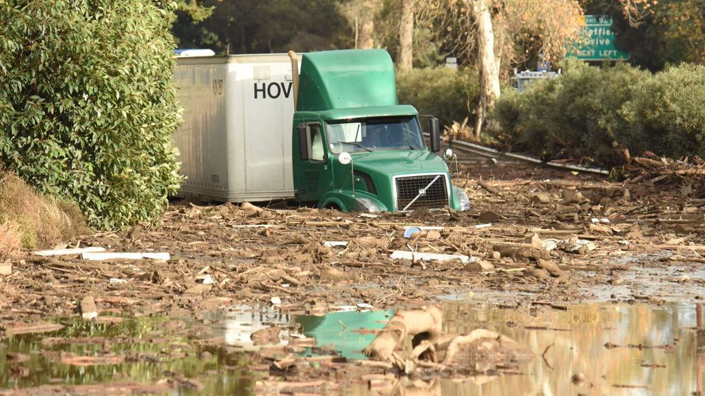 Ascienden a 17 los muertos por la riada de lodo en California