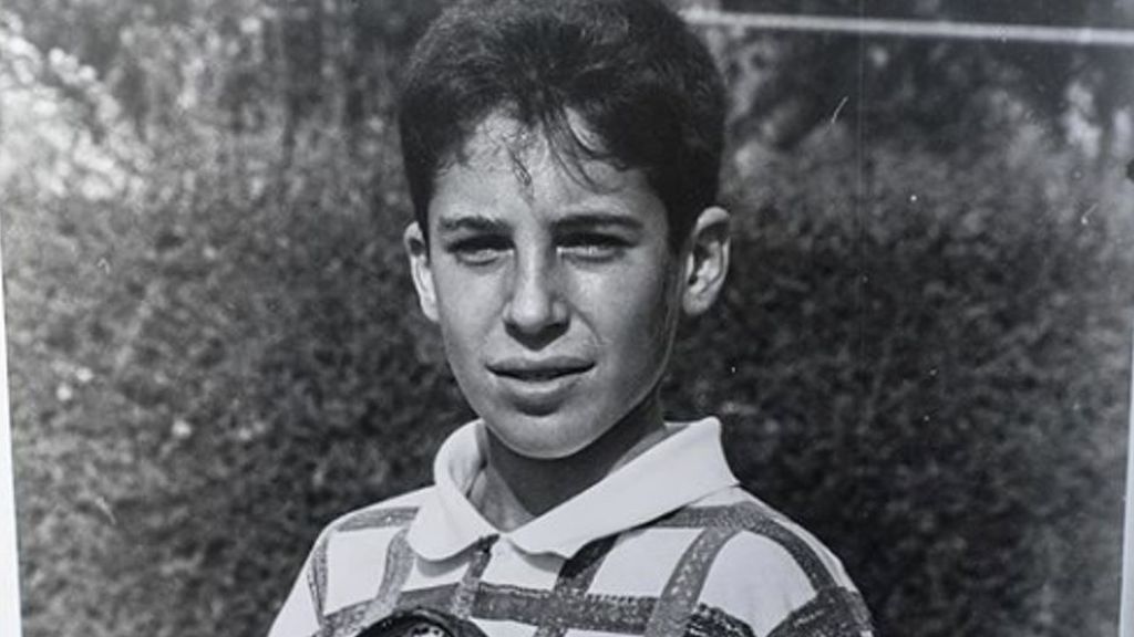 ¡De la pista a las estrellas! ¿Quién es este joven aficionado al tenis que hoy triunfa como actor en Hollywood?