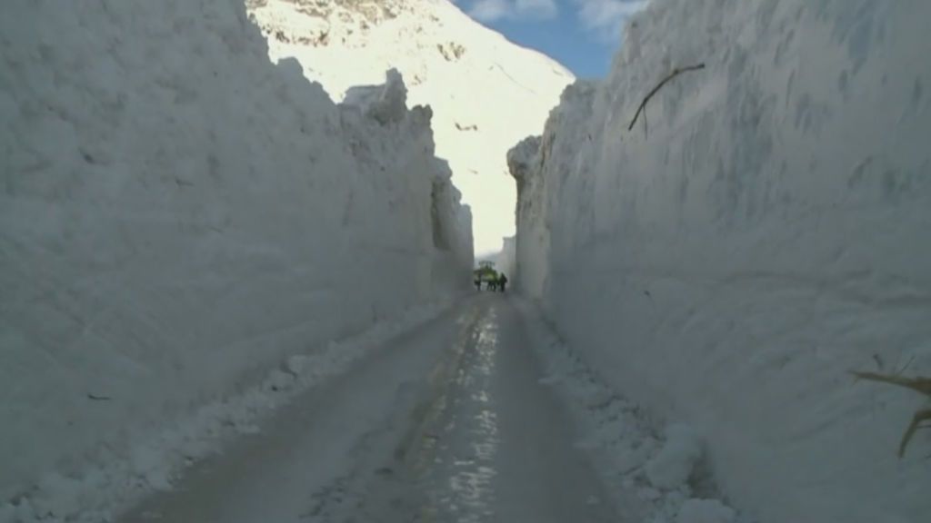 El temporal en los Alpes deja hasta tres metros de nieve en algunas carreteras