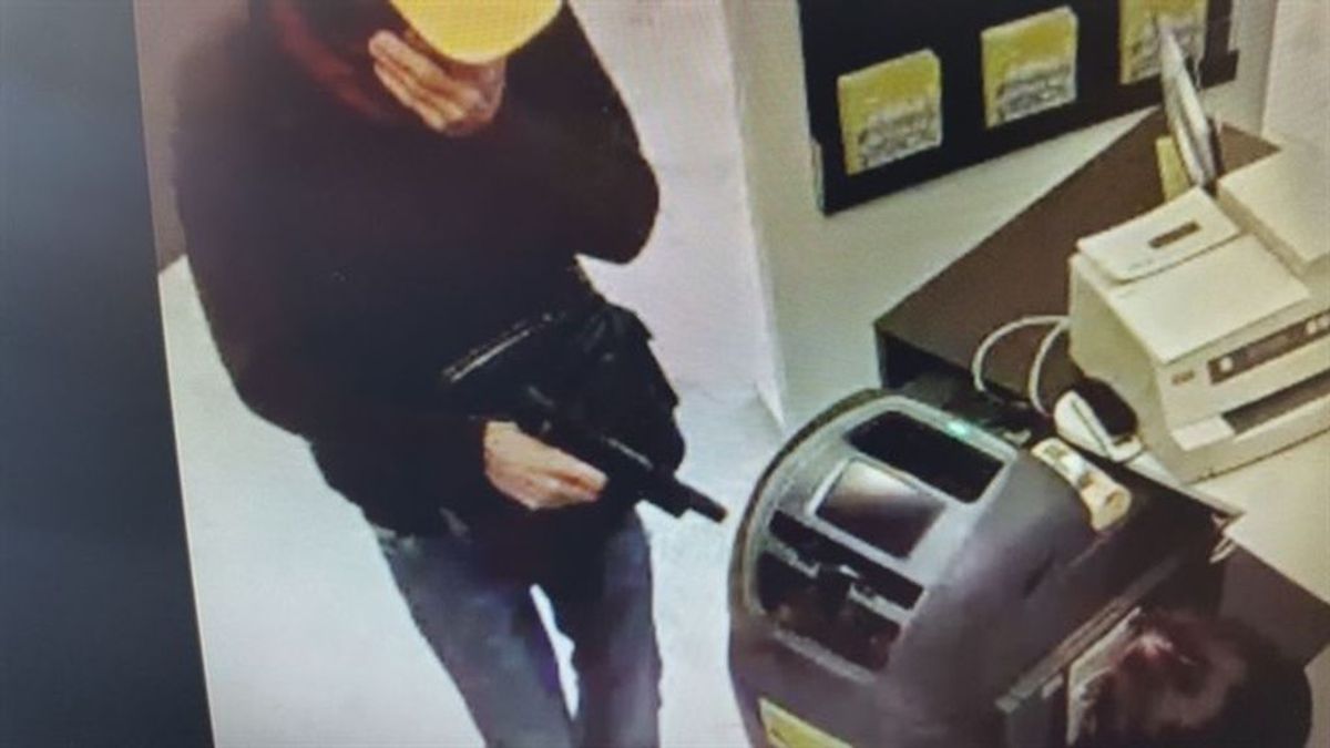Atracan a punta de pistola un banco en la avenida de Kansas City de Sevilla y se llevan unos 65.000 euros