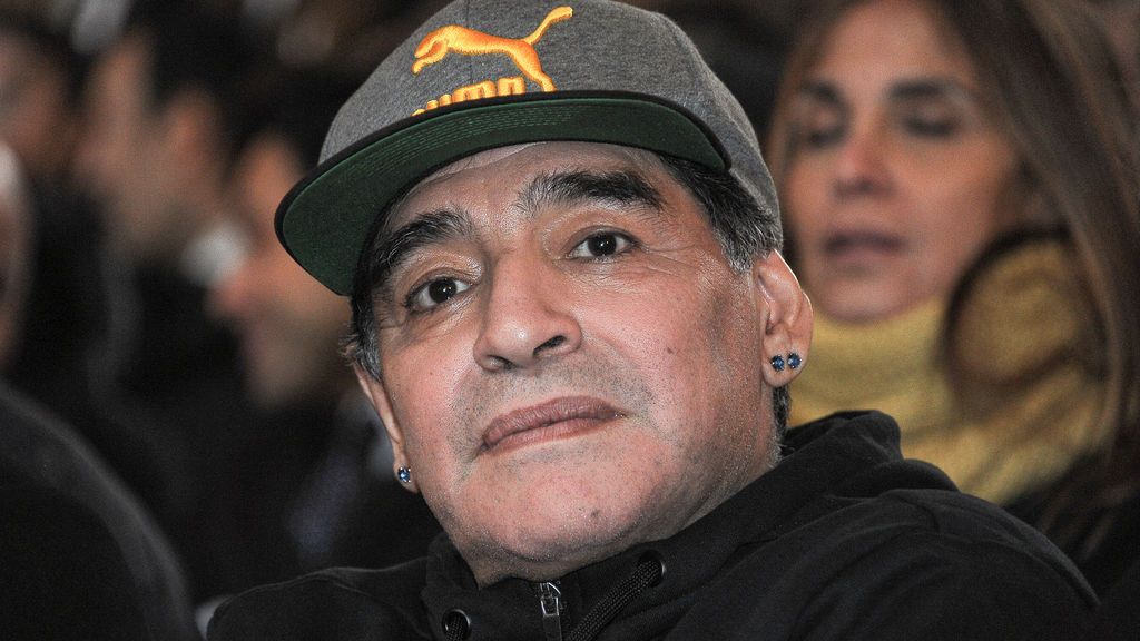 Maradona carga contra la directiva del Sevilla por el fichaje de Montella: "Es una locura"