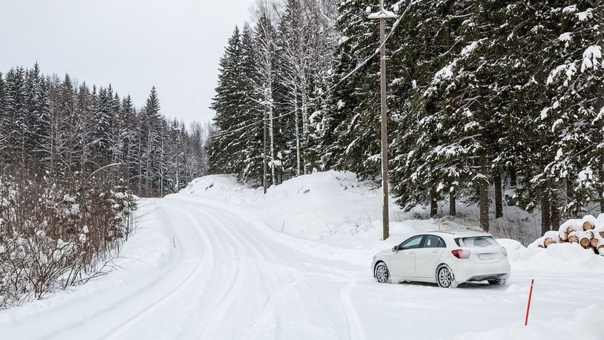 Cerradas por la nieve: casi una decena de carreteras continúan 'intransitables'