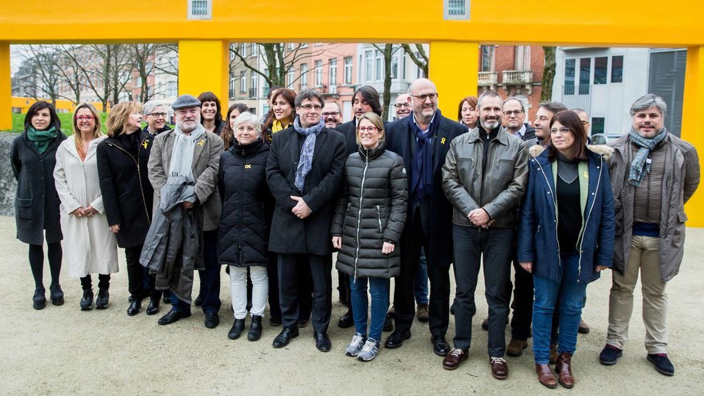 Puigdemont fija con los diputados de JxCat en Bruselas la estrategia para formar gobierno