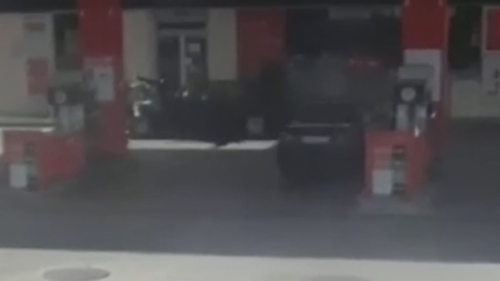 Inexplicable atropello a un cliente en una gasolinera de San Pedro de Alcántara