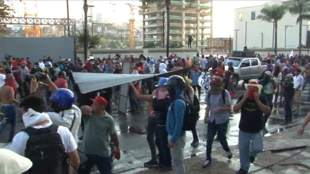 La violencia continúa en las calles de la capital de Honduras
