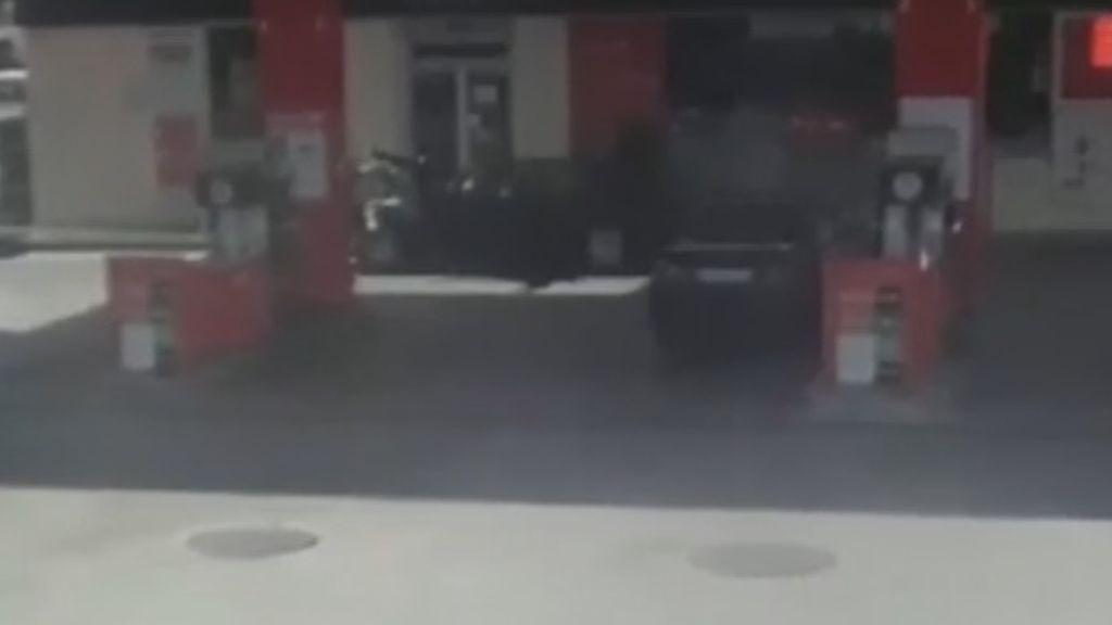 Inexplicable atropello a un cliente en una gasolinera de San Pedro de Alcántara