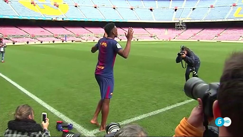 Fiesta en la presentación de Yerry Mina en el Camp Nou