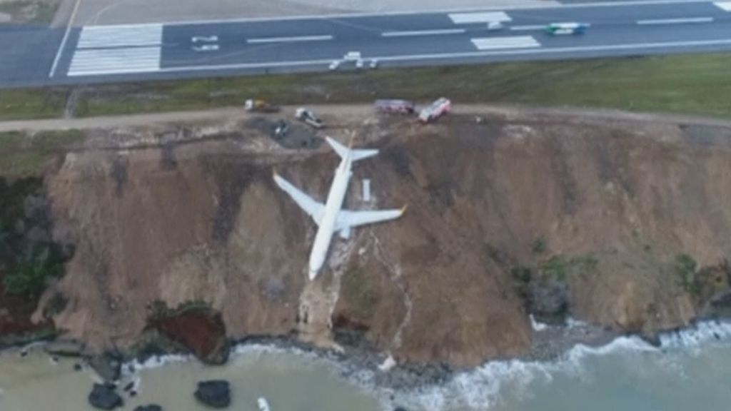 Accidente de avión en Turquía: 168 personas a punto de caer por un acantilado