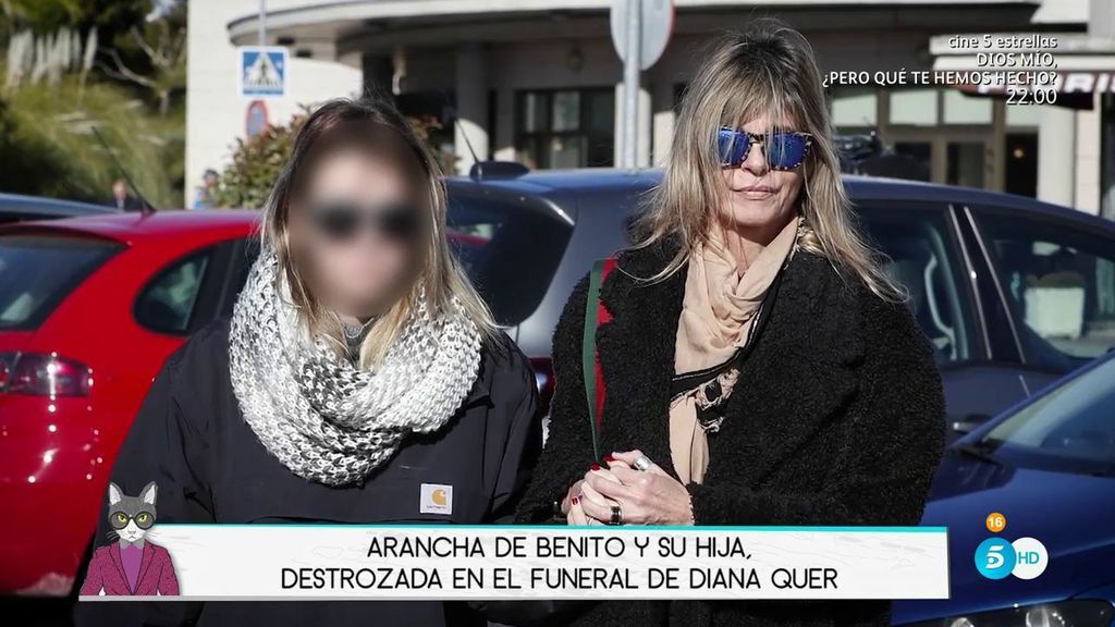 En vídeo: La hija de Arantxa de Benito, rota en el funeral de Diana Quer