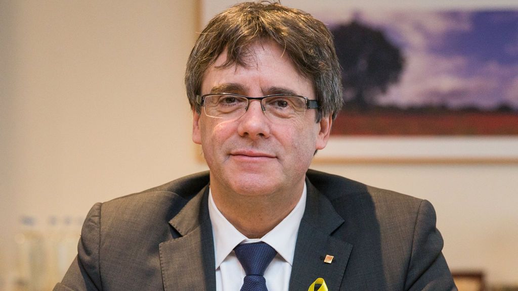 Puigdemont pide a Rajoy que "sea demócrata" y respete la restitución del Govern cesado