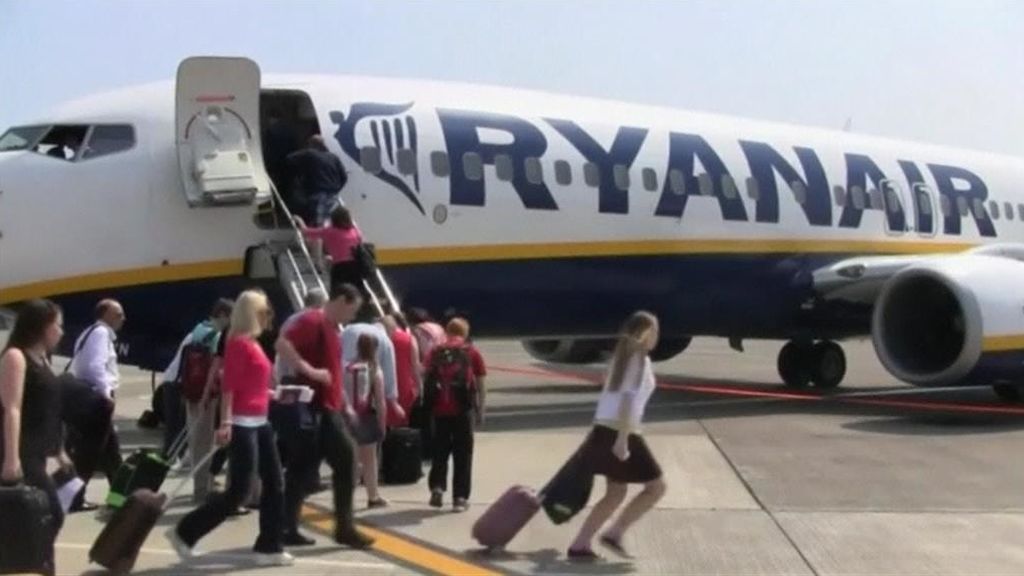 Nueva polémica con Ryanair:  5 euros por maleta en cabina