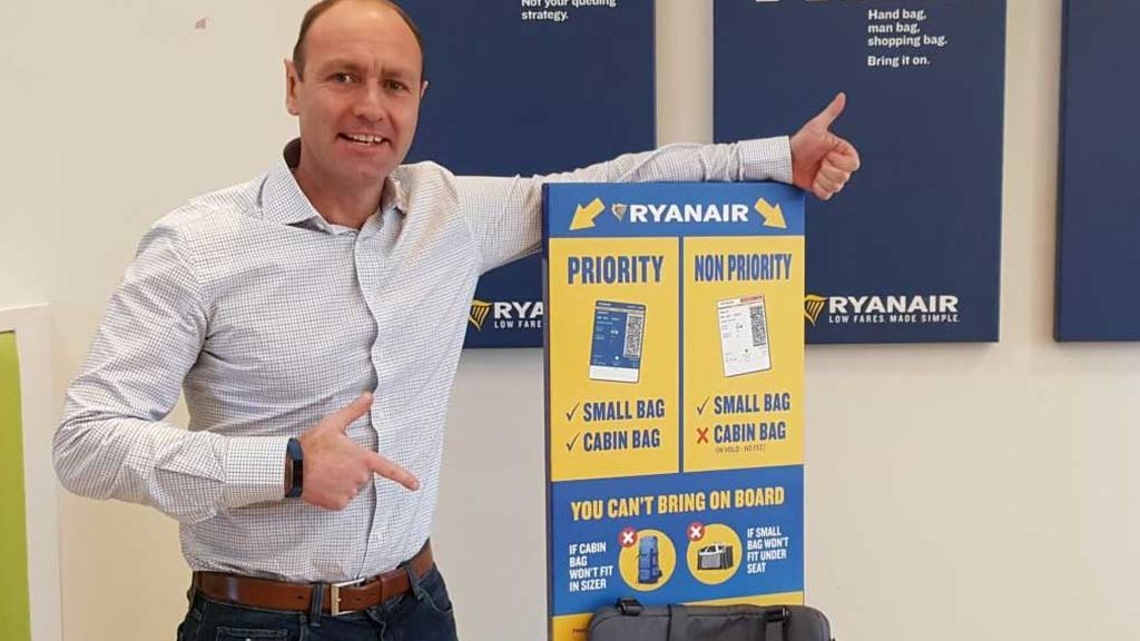 Ryanair solo permite subir equipaje de mano a quien pague cinco euros