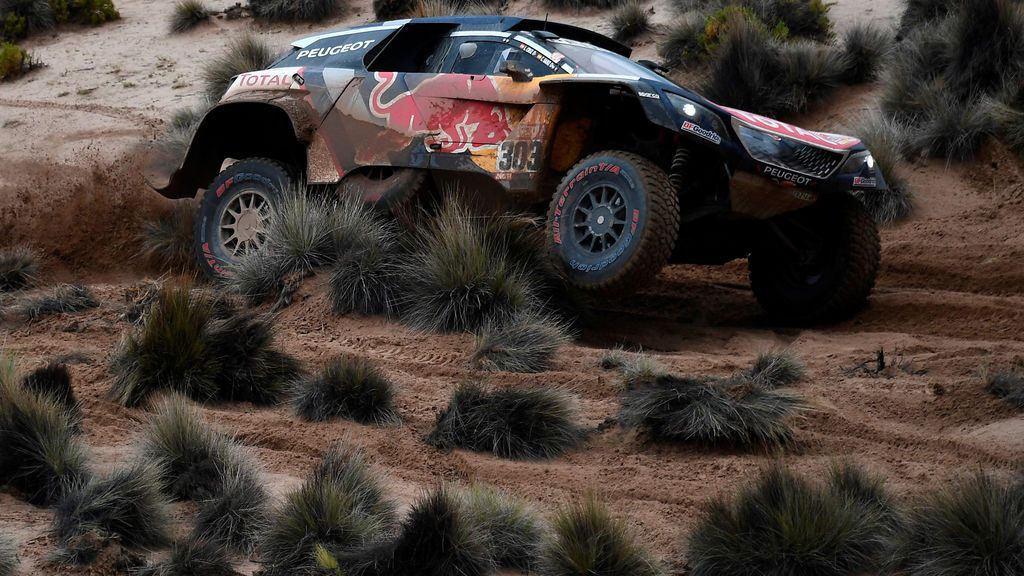 Carlos Sainz jr muestra su indignación en redes por la sanción a su padre en el Dakar